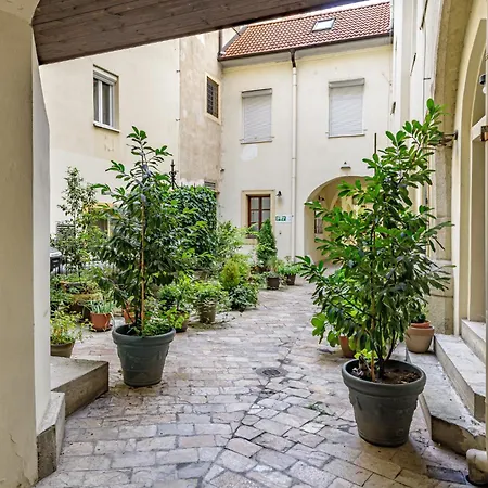 Prima - Spacious In The Main Square With Large Living * Bratislava