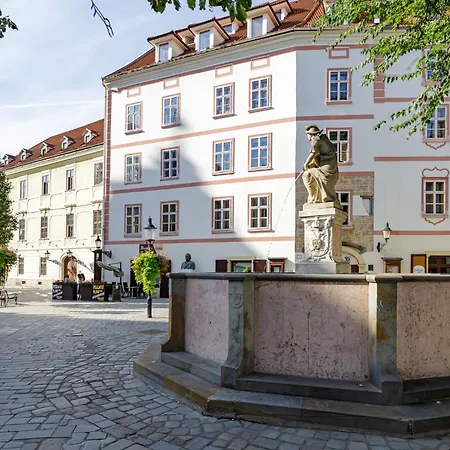 Apartment Prima - Spacious In The Main Square With Large Living