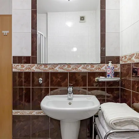 Apartment Prima - Spacious In The Main Square With Large Living