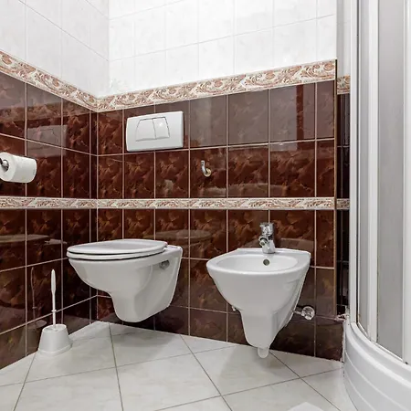 Apartment Prima - Spacious In The Main Square With Large Living *