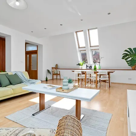 Apartment Prima - Spacious In The Main Square With Large Living *