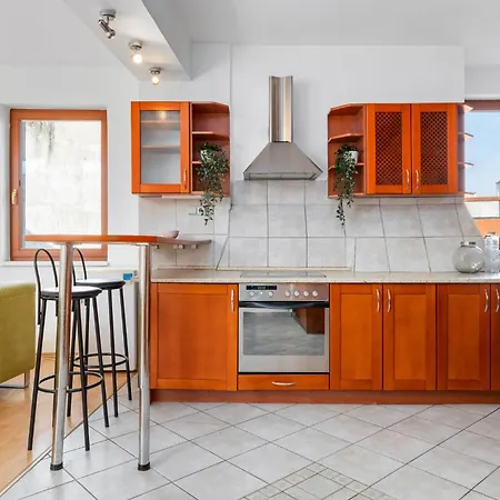 Prima - Spacious In The Main Square With Large Living Apartment