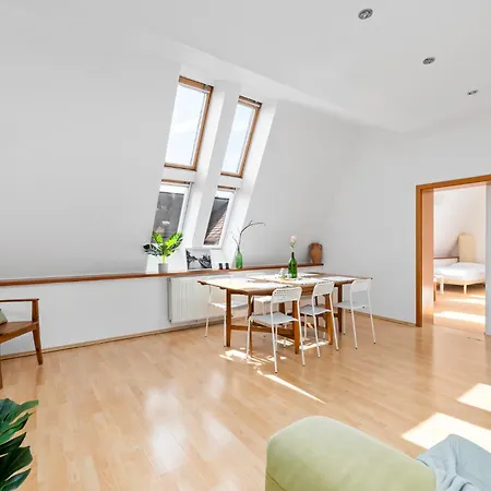 Prima - Spacious In The Main Square With Large Living *