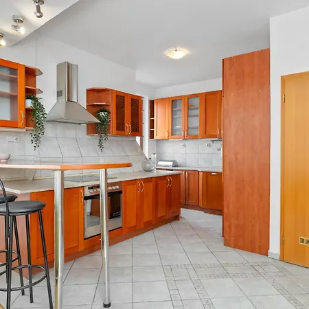 Prima - Spacious In The Main Square With Large Living Bratislava