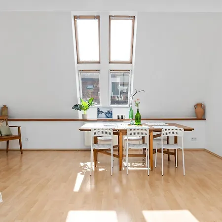 Apartment Prima - Spacious In The Main Square With Large Living