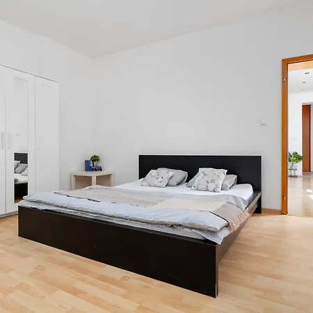 Prima - Spacious In The Main Square With Large Living Apartment *